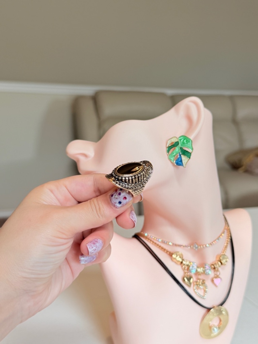 Black Oval Filigree Statement Ring - Picture 6 of 9